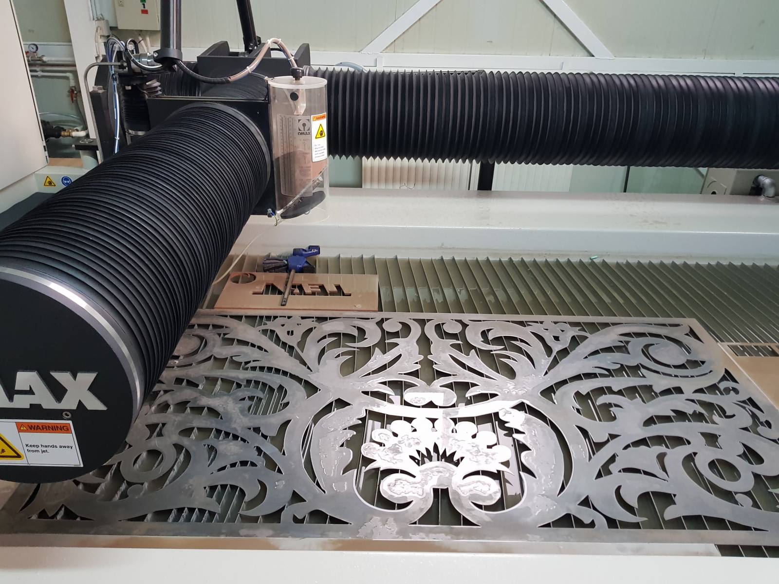 Fabrication de centre de découpe jet d'eau abrasif Bordeaux 33 en Gironde 