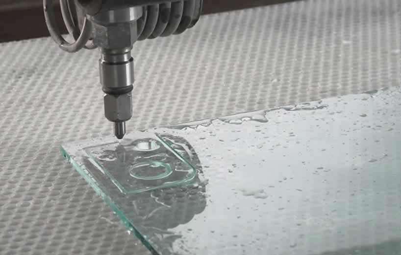 Fabricant de machines de découpe par jet d'eau Nice 06 Alpes-Maritimes