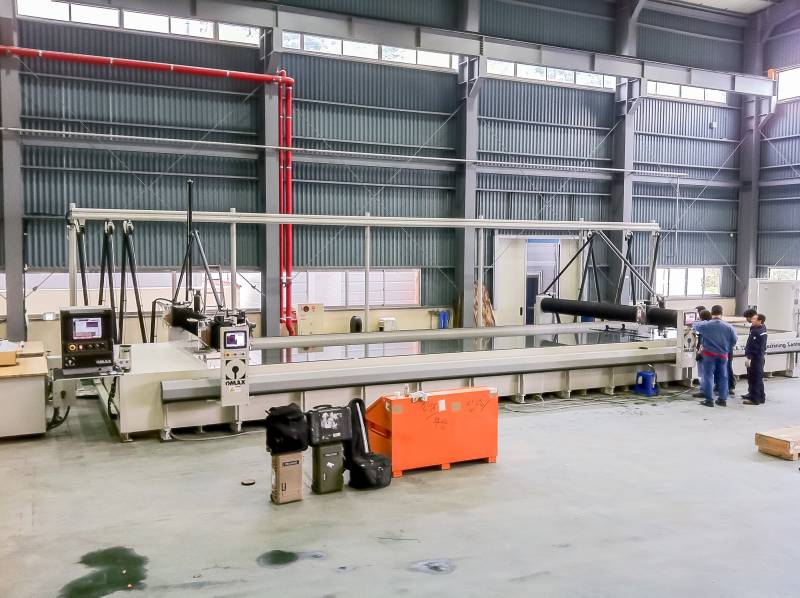 Machines de découpe jet d’eau grand format : une solution industrielle pour les grandes dimensions