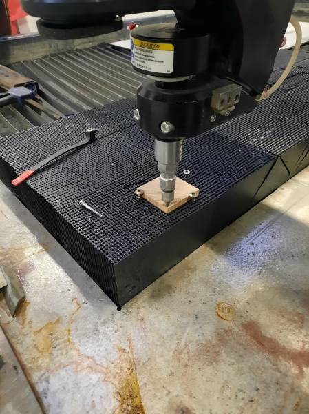 Découpe du bois avec machine jet d'eau OMAX 60120