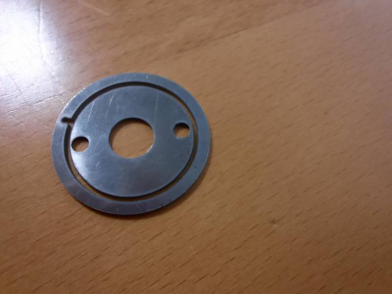 Découper des pièces métalliques avec précision OMAX 60120