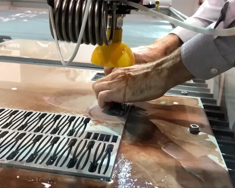 Découpe plasma au Mans : la découpe jet d’eau comme alternative industrielle