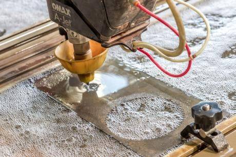 Découpe plasma à Chalon‑sur‑Saône : quelle alternative avec la découpe jet d’eau ?