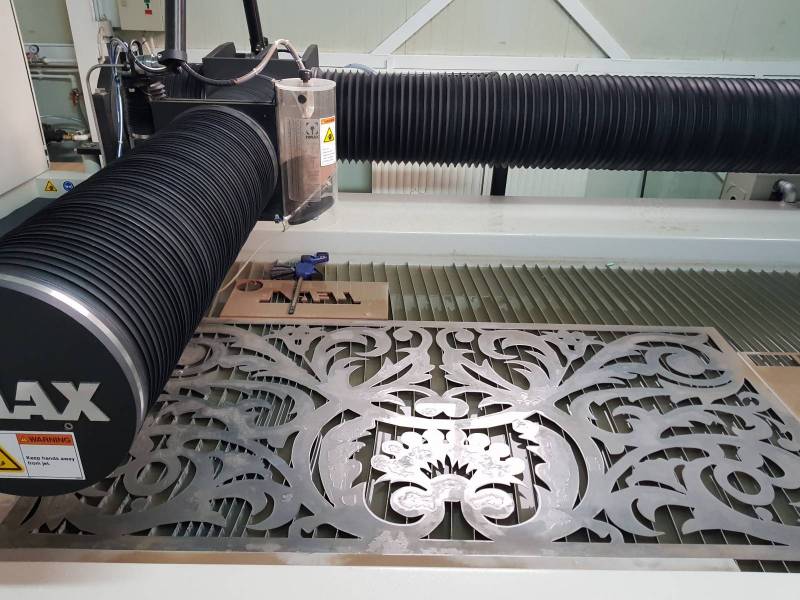 Découpe de large plaques de métal OMAX 160X