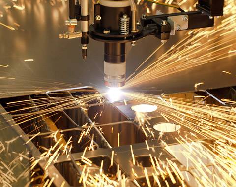 Découpe plasma à Lille : optez pour la découpe jet d’eau au service de l’industrie des Hauts-de-France