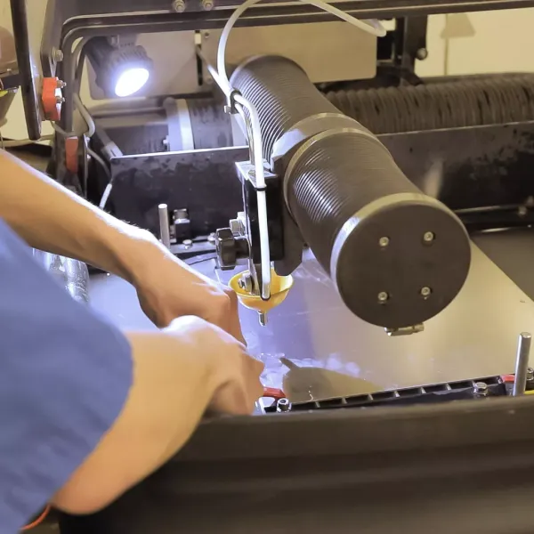 Comment une machine de découpe jet d’eau compacte et polyvalente peut-elle améliorer la production industrielle à Metz ?
