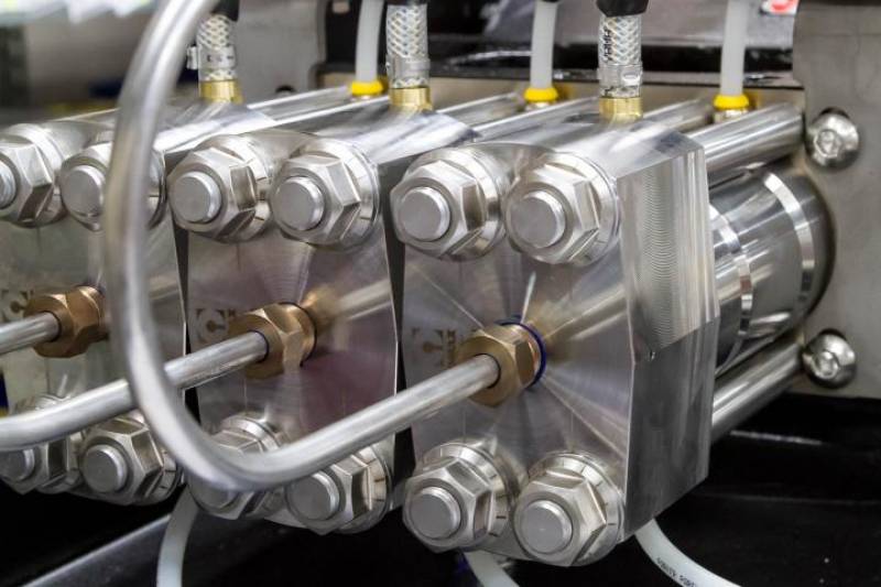 Maintenance OMAX pompe pour découpe jet d'eau