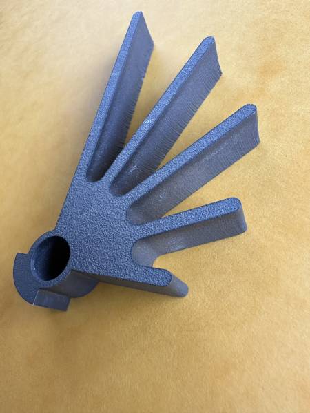 Découpe au jet d’eau abrasif et à l’eau pure : qualité, précision et gravure avec OMAX France