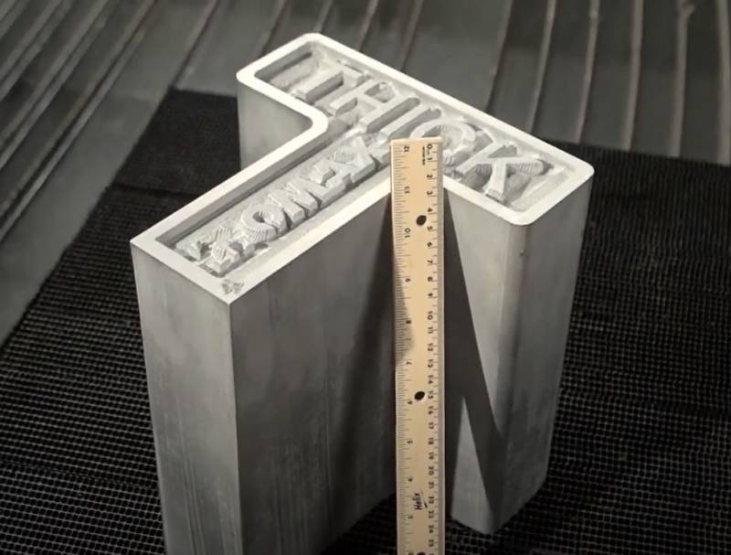 Découpe jet d’eau abrasif vs découpe à l’eau pure : quelles différences ?