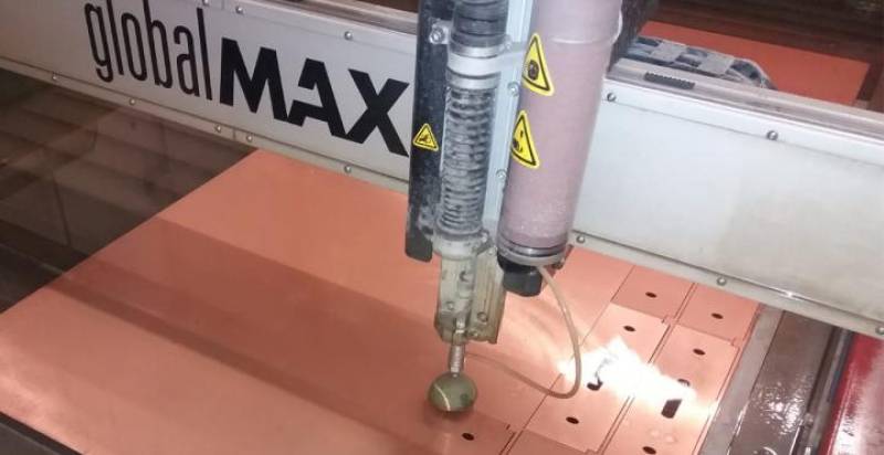 Découpe plasma à Mulhouse : misez sur la découpe jet d’eau pour vos projets industriels