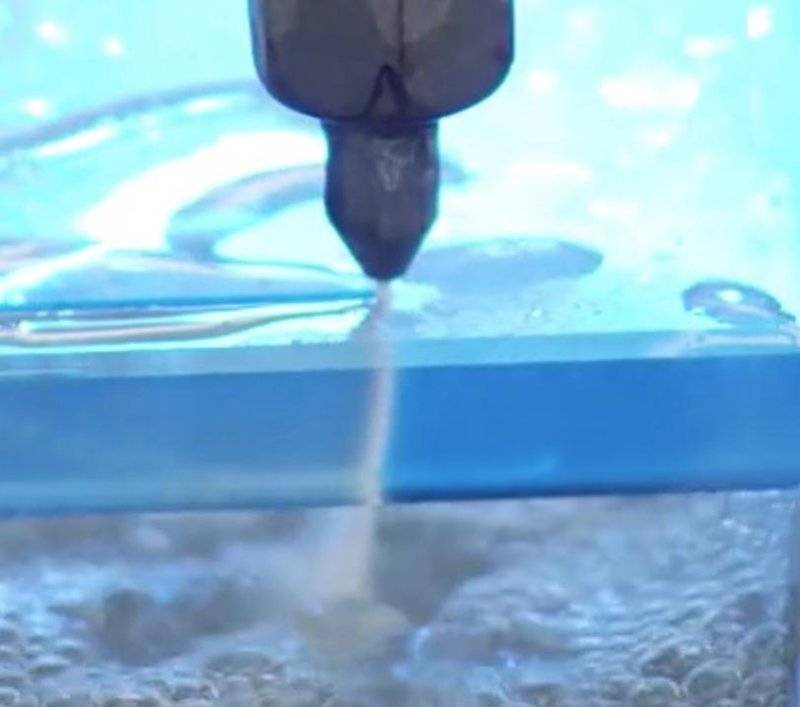 Découpe jet d'eau du verre OMAX