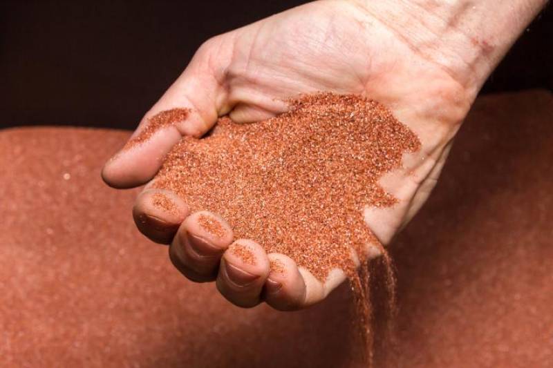 Comment choisir l’abrasif idéal pour la découpe jet d’eau industrielle : comparatif, origines et applications techniques