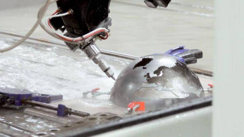 Découpe jet d’eau 5 axes. Maîtrise de la dépouille (conicité) et calculs 3D