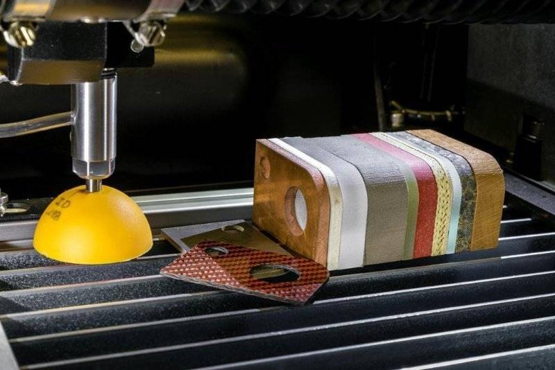 Quels avantages industriels offre la technologie de découpe à l’eau pure et abrasif à Paris, Orléans et Tours ?