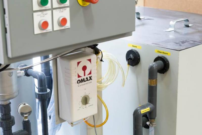 Système de recyclage de l'eau pour jet d'eau abrasif OMAX WRS : efficacité, autonomie et économie durable